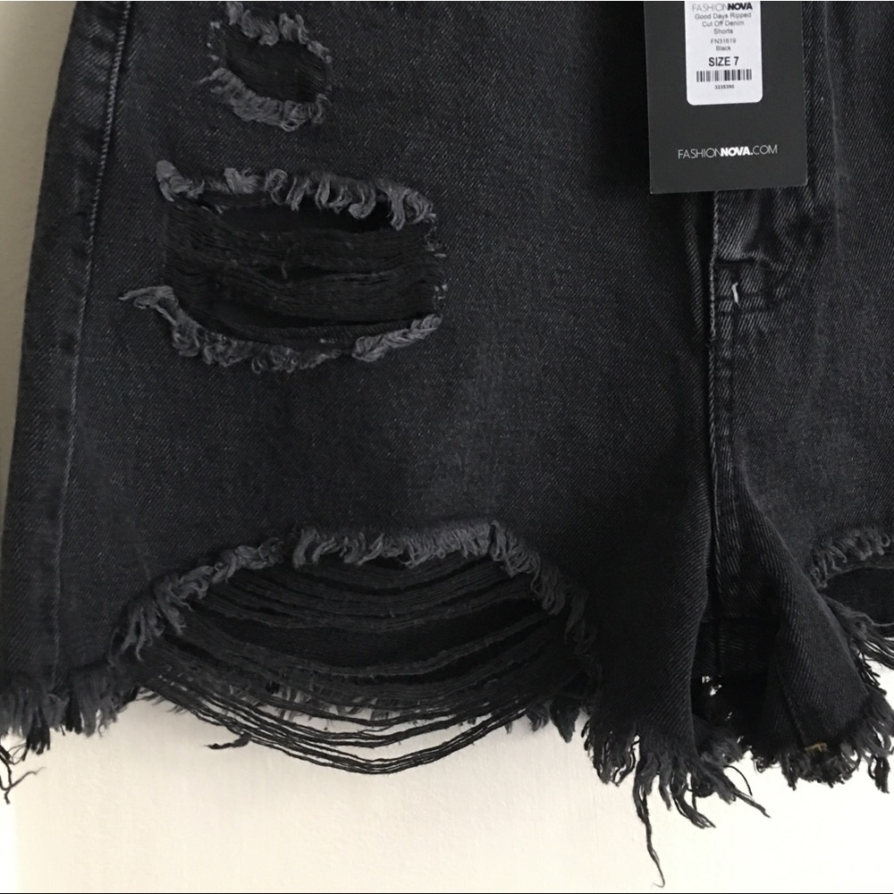 Fashion Nova good days ripped jean short sz 7/Med - Picture 5 of 15